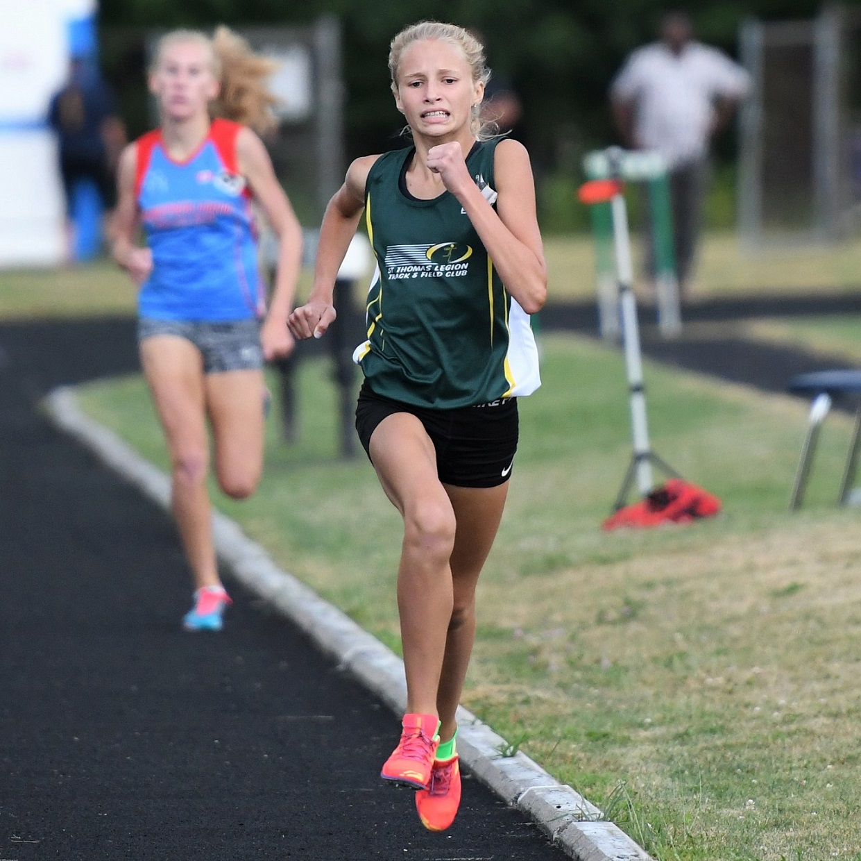 Knelsen sprint in 800