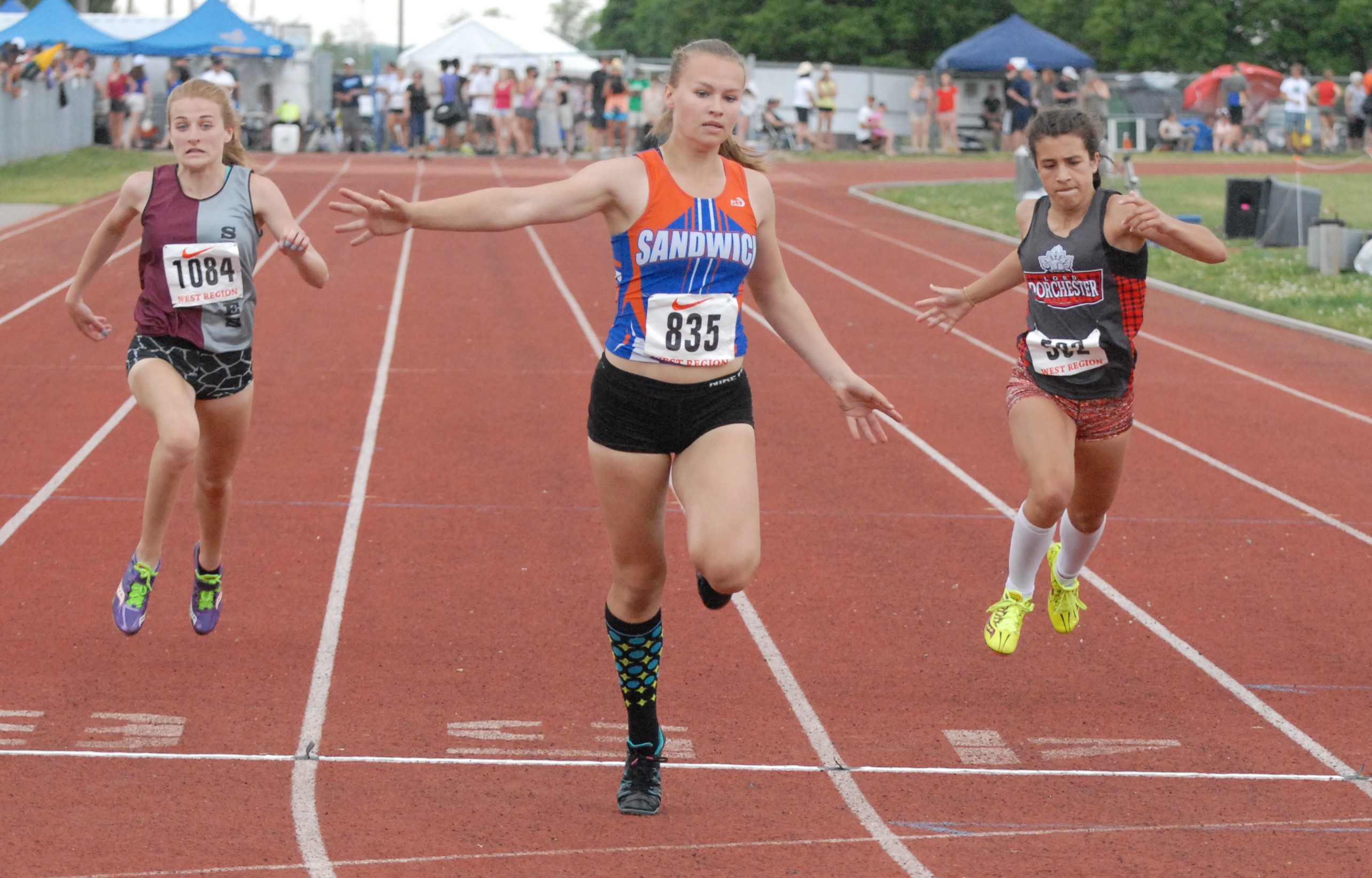 McKnight finishes third in 200.