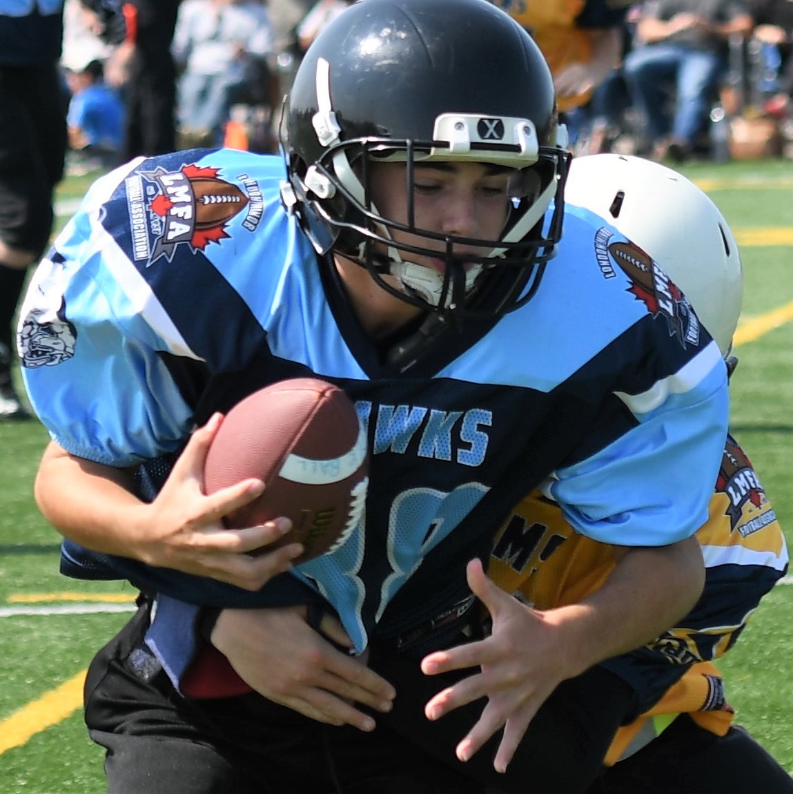 Rushes with the ball