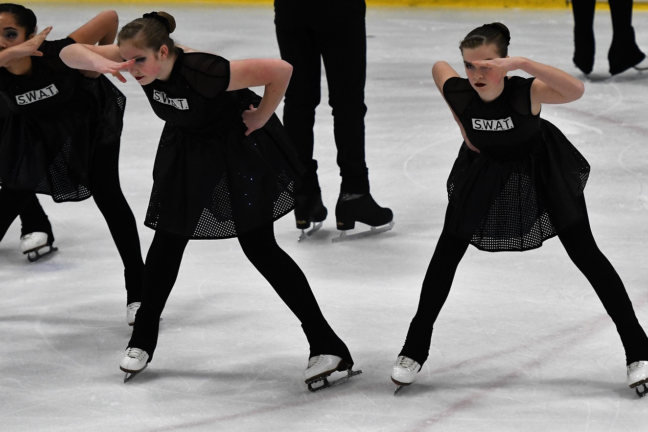 Synchro skating